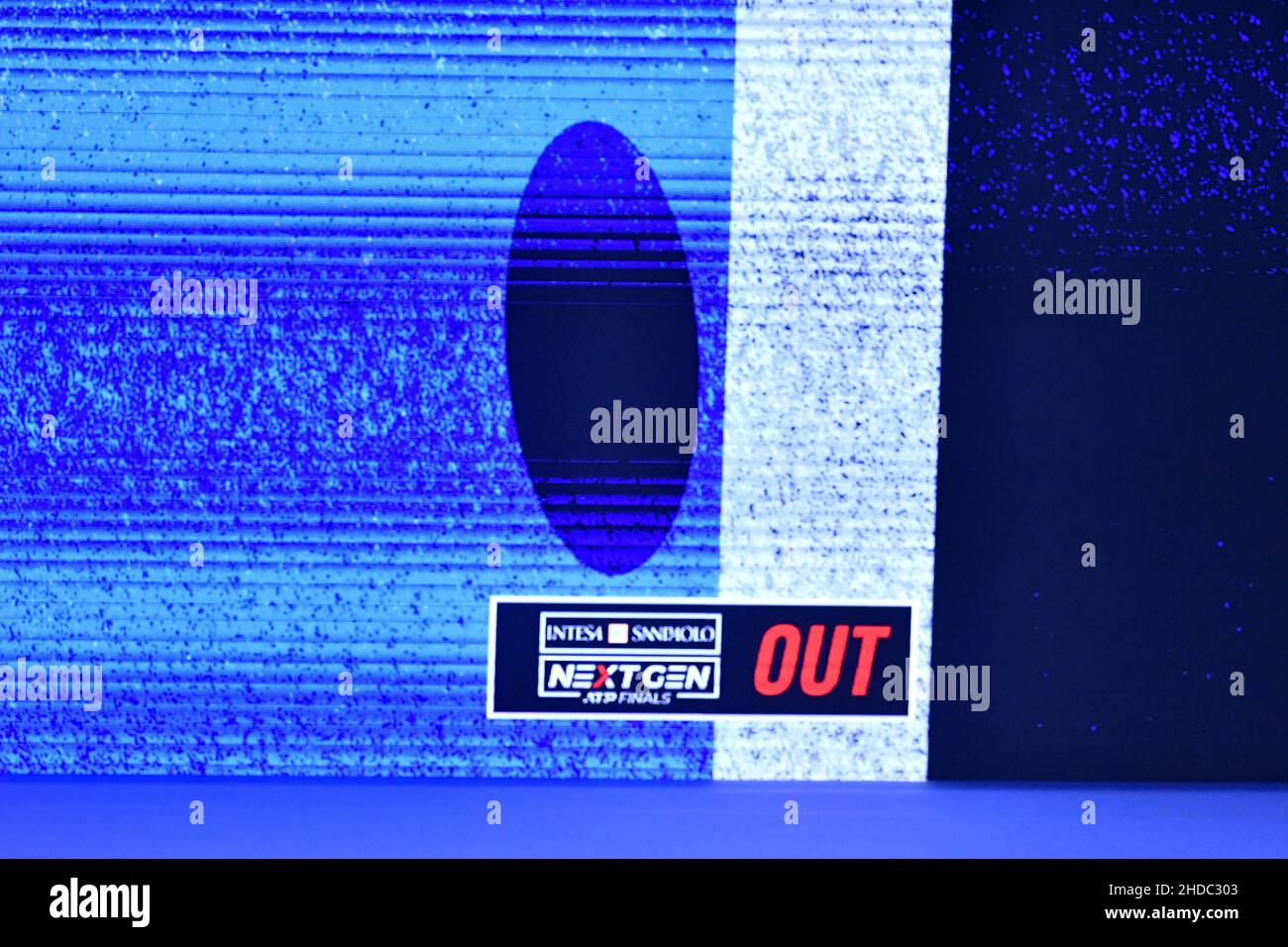 Video reseña sobre marcador digital durante las finales de la próxima generación de ATP, en Milán. Foto de stock