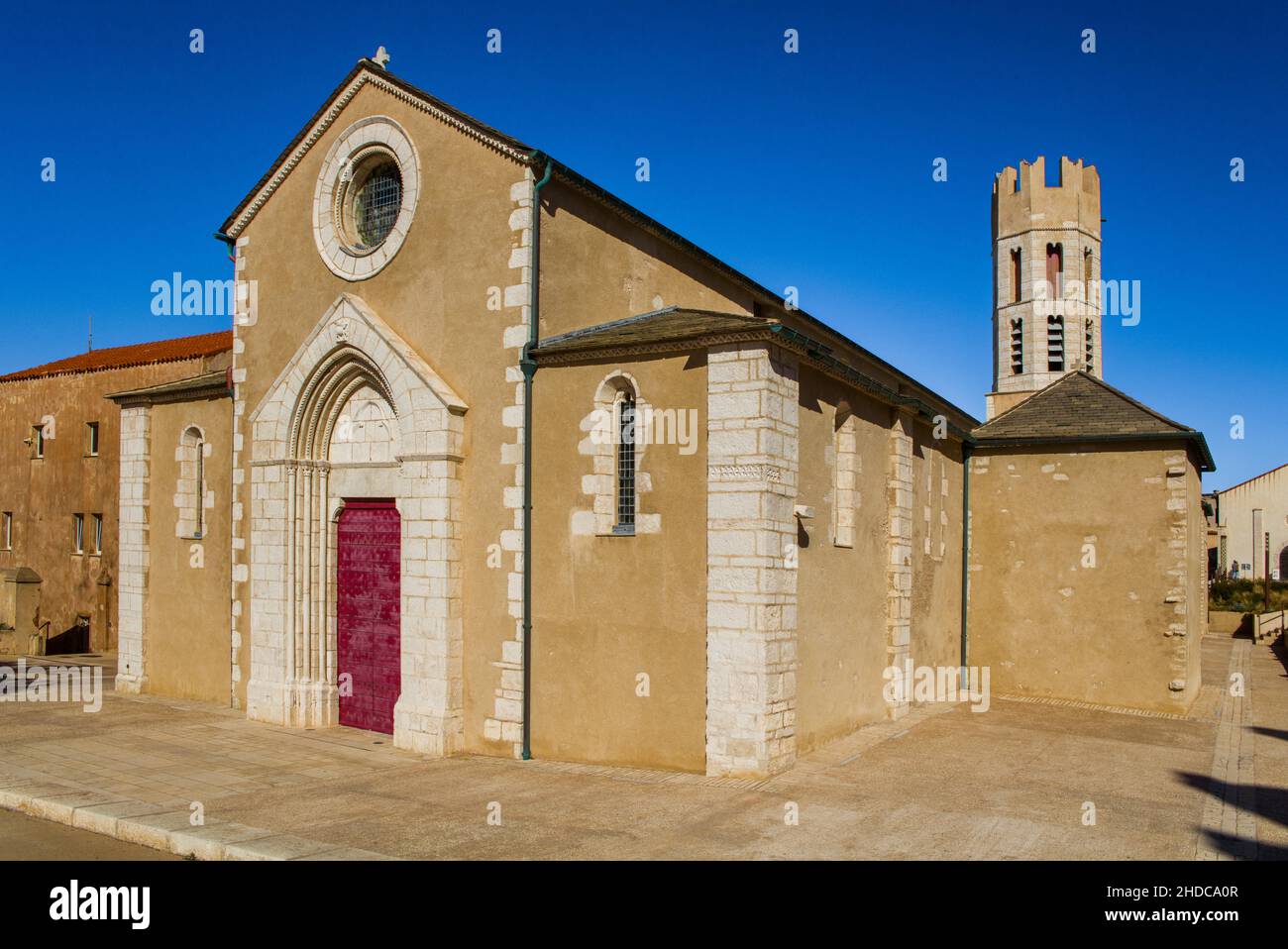 Iglesia de San Diminique, Casco antiguo, Ville Haute, Bonifacio, Córcega, Bonifacio, Córcega, Francia Foto de stock
