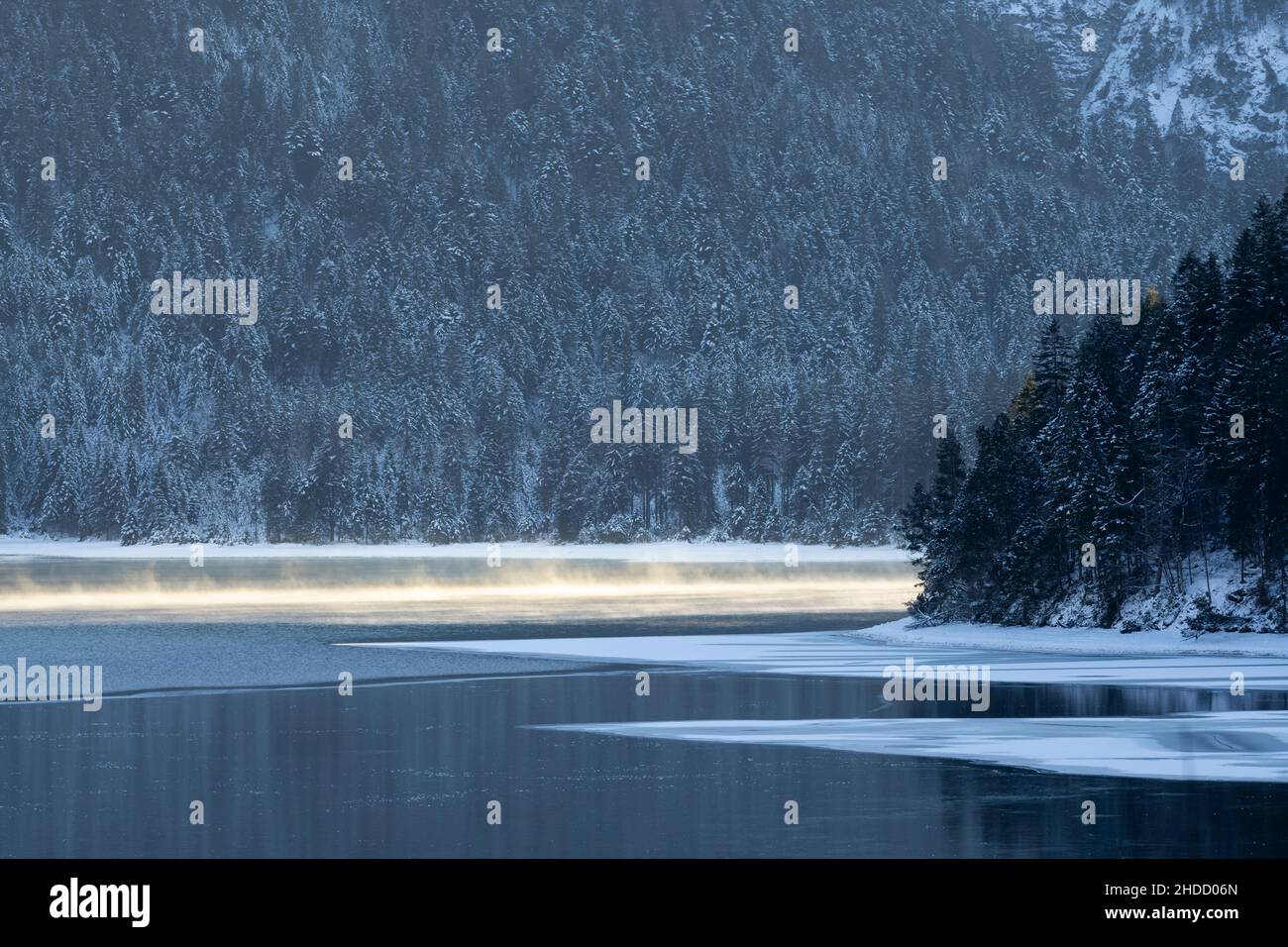 Vapor de agua congelada fotografías e imágenes de alta resolución - Alamy