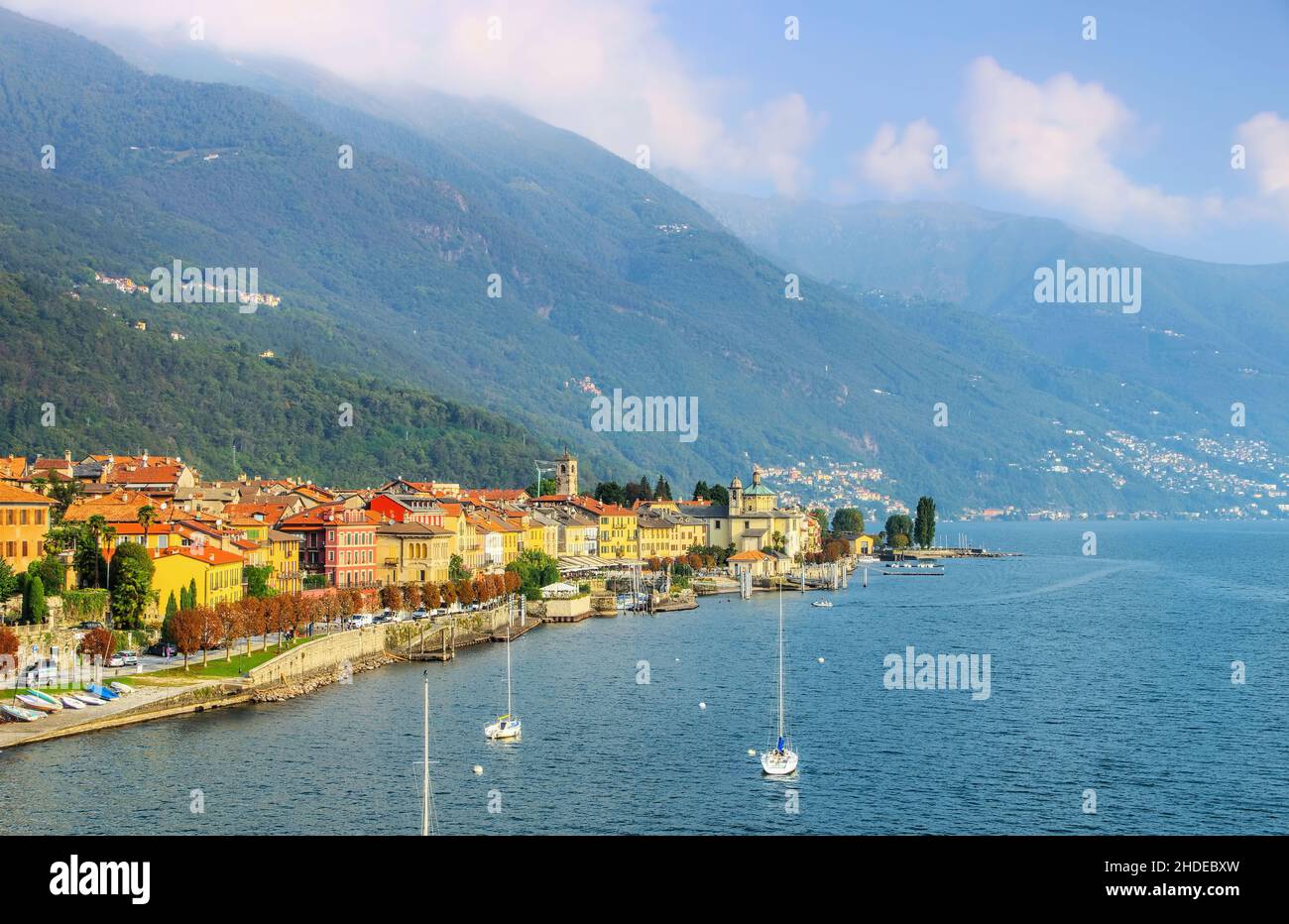 Lago Maggiore en el norte de Italia Foto de stock