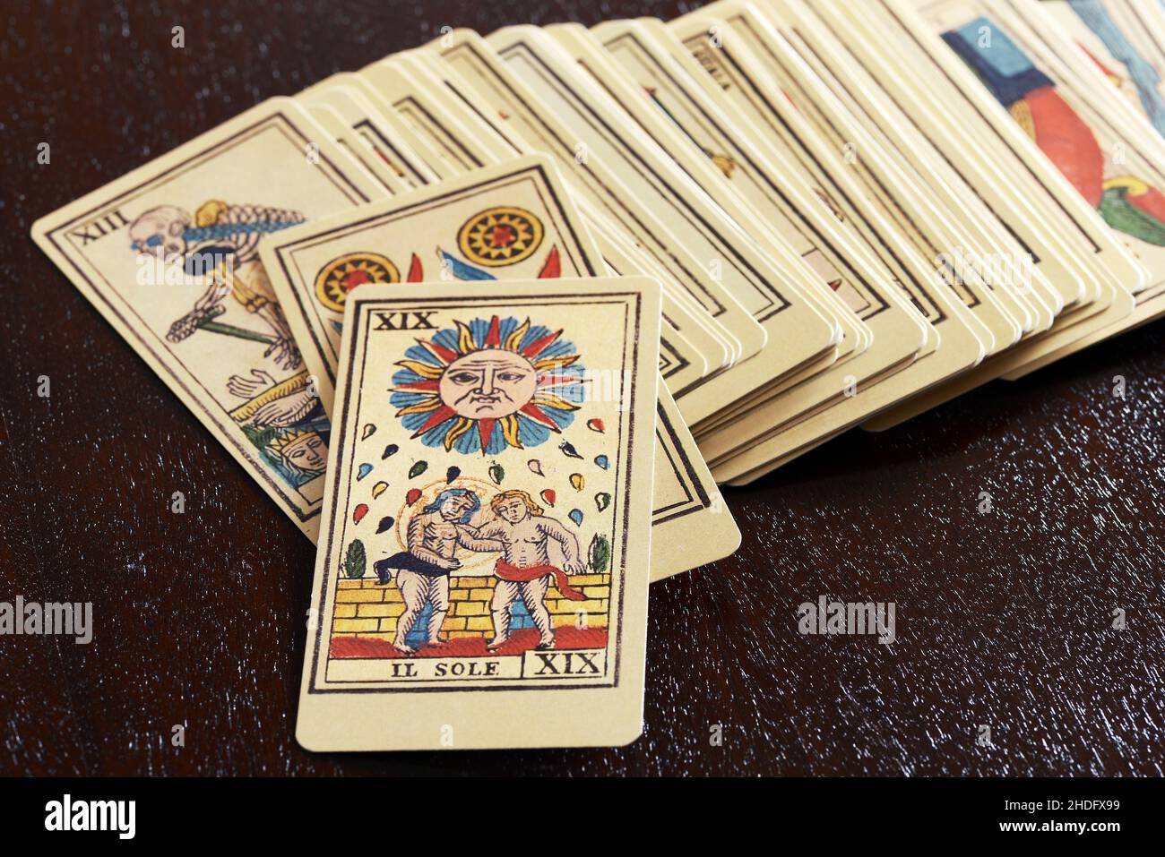 esotérico, tarot, cartas de tarot, esotérico, espiritual, tarots, tarot  tarjeta Fotografía de stock - Alamy