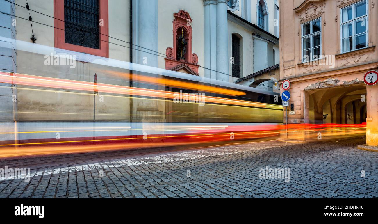 praga, iluminación de vías, tranvía, pragues, tranvías Foto de stock