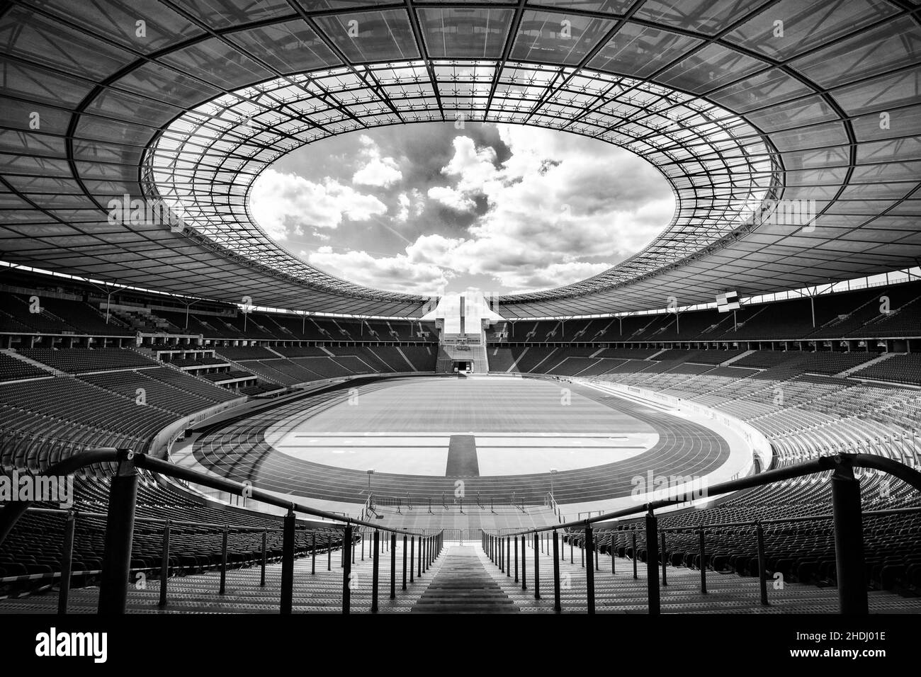 Vista interior del Olympiastadion (estadio olímpico) en Berlín, Alemania Foto de stock
