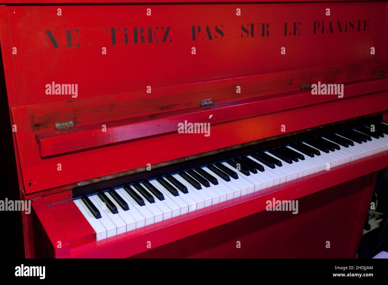 humor y extraño, piano, humor y extraño, pianos Fotografía de stock - Alamy