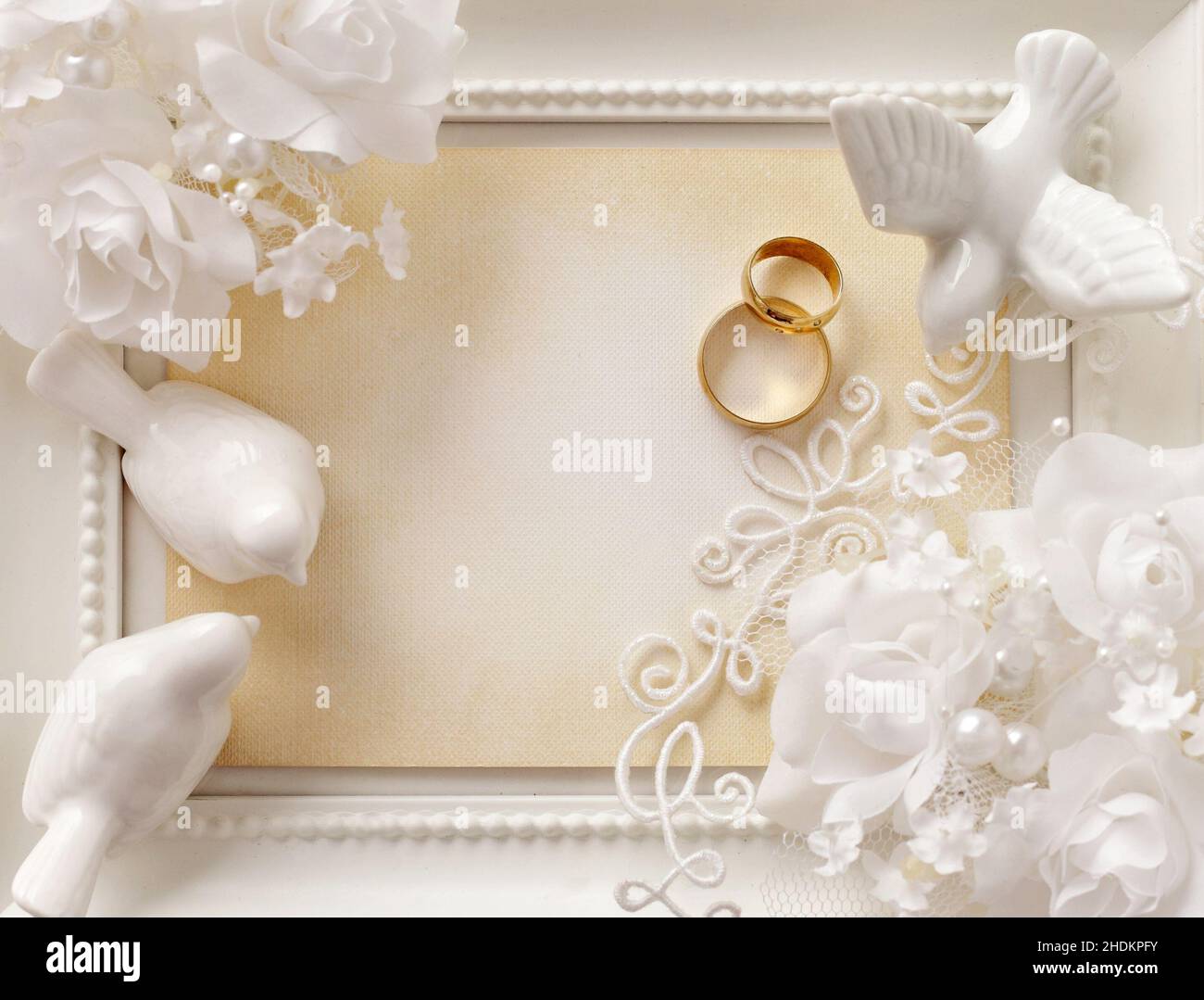 Invitaciones de boda con anillo fotografías e imágenes de alta resolución -  Alamy