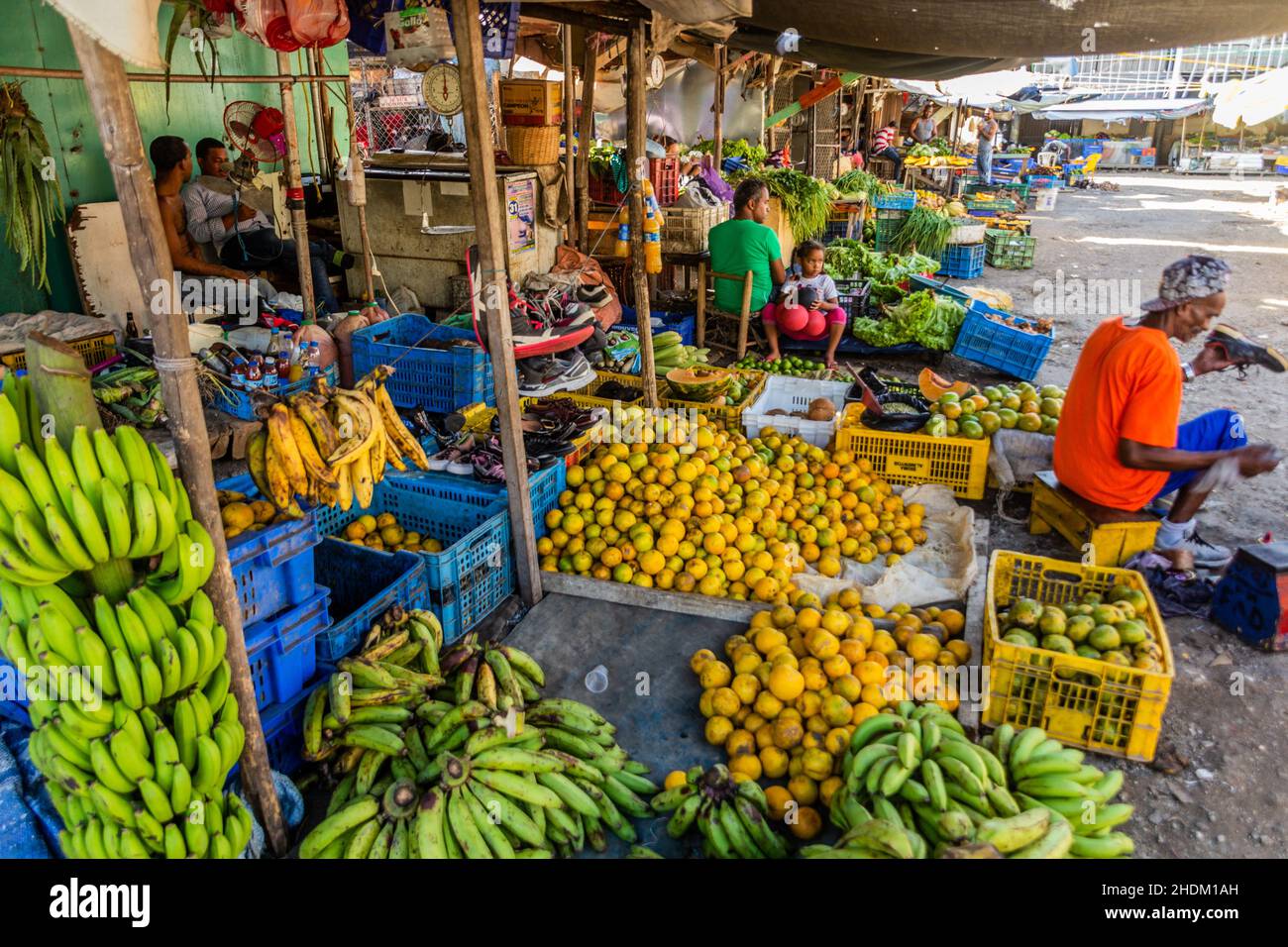 PUERTO PLATA, REPÚBLICA DOMINICANA - 15 DE DICIEMBRE de 2018: Puestos de  frutas y verduras en el mercado municipal de Puerto Plata, República  Dominicana Fotografía de stock - Alamy
