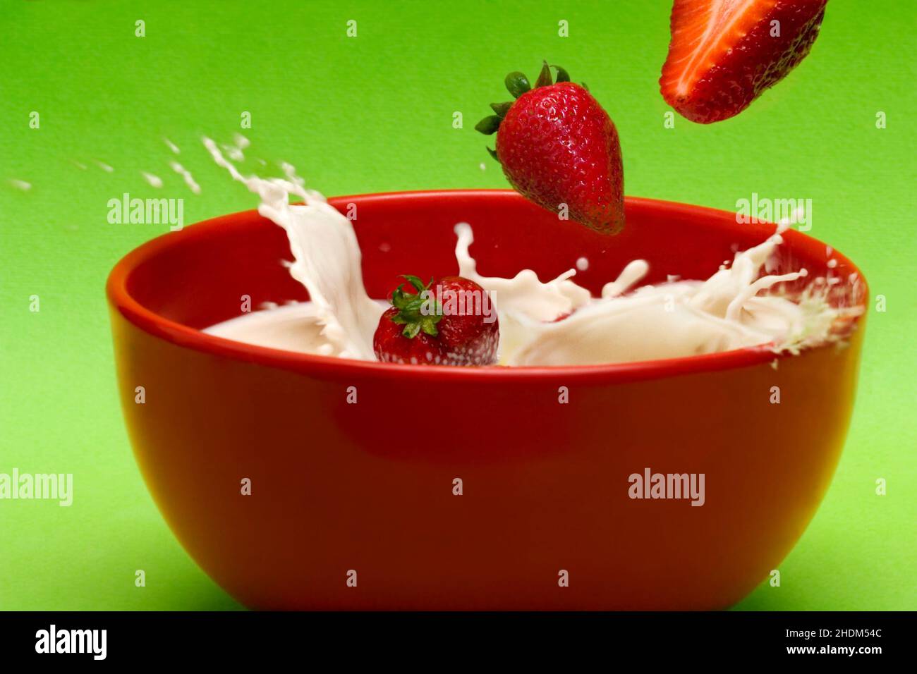 leche de fresa, verde rojo, leches de fresa, verde rojo Foto de stock