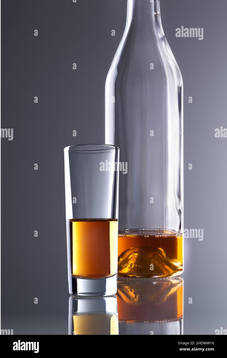 alcohol, adicción, brandy, alcoholismo, alcoholes, adicciones, brandies