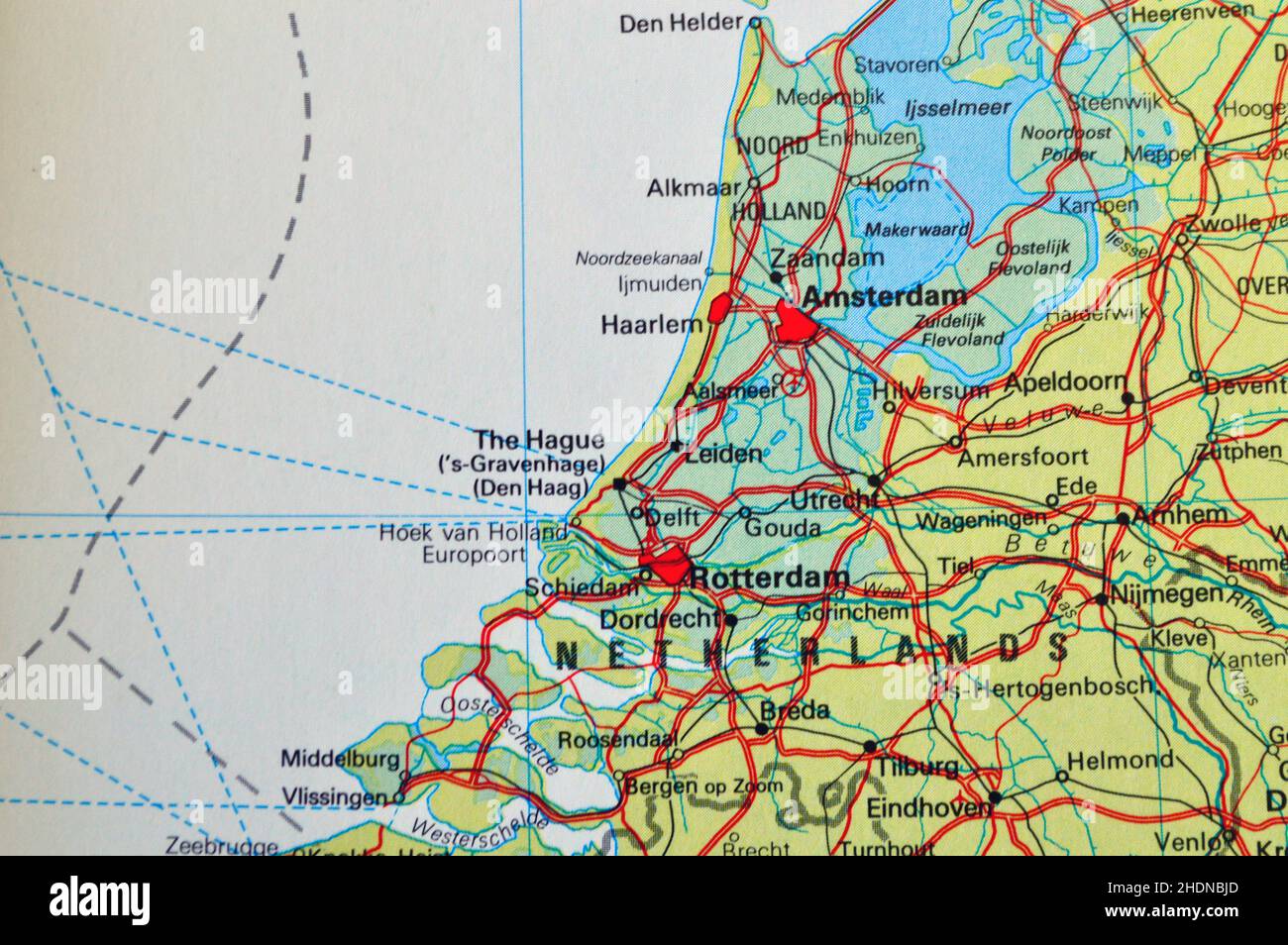 Un mapa de los Países Bajos con las principales ciudades Foto de stock