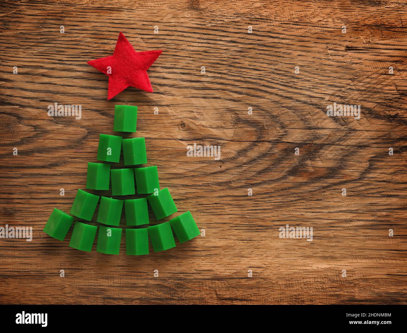 Arbol de navidad con tarjetas fotografÃ­as e imÃ¡genes de alta resoluciÃ³n -  Alamy