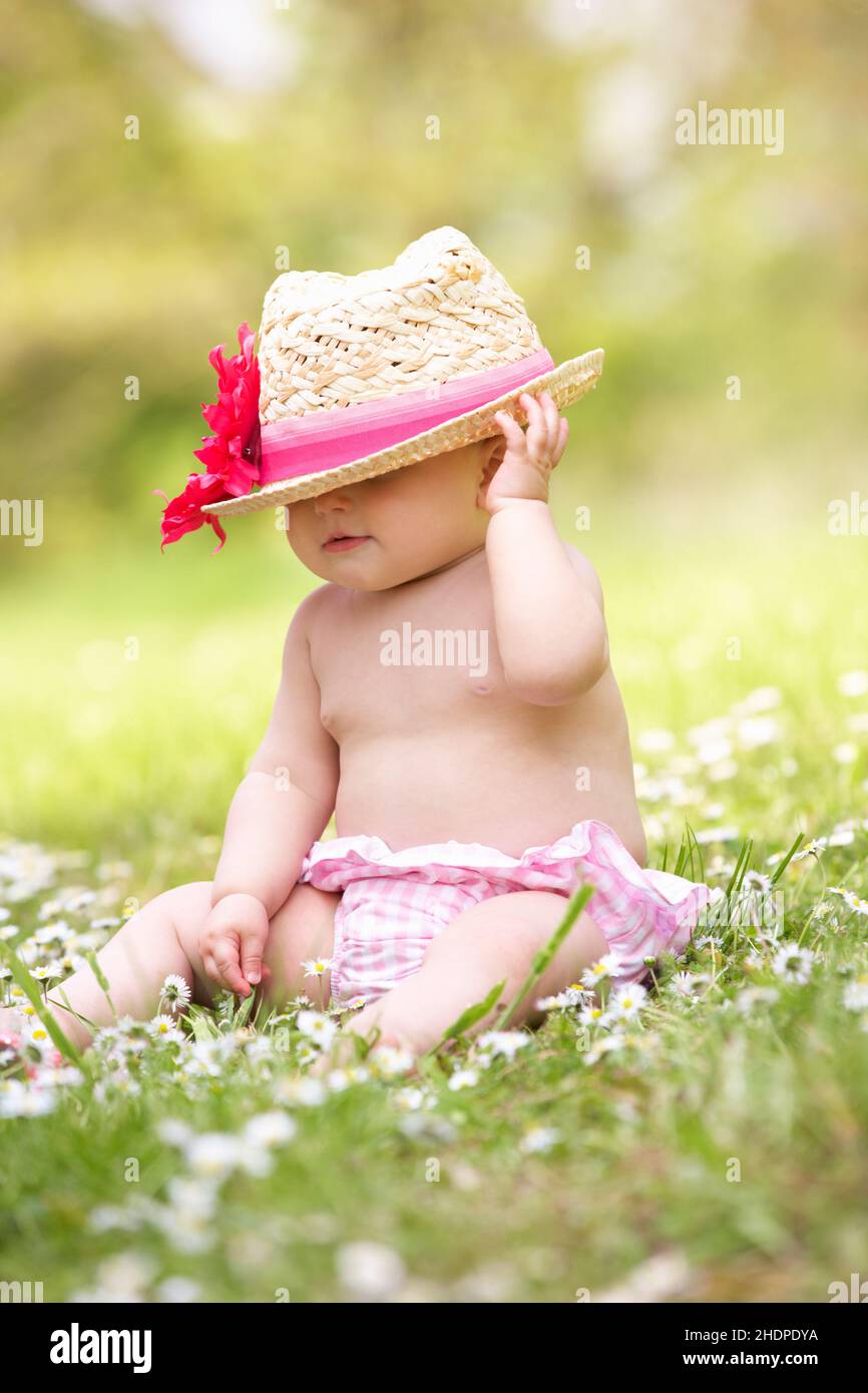 verano, sombrero de paja, bebés, bebés humanos, veranos, sombreros de paja Fotografía de stock - Alamy
