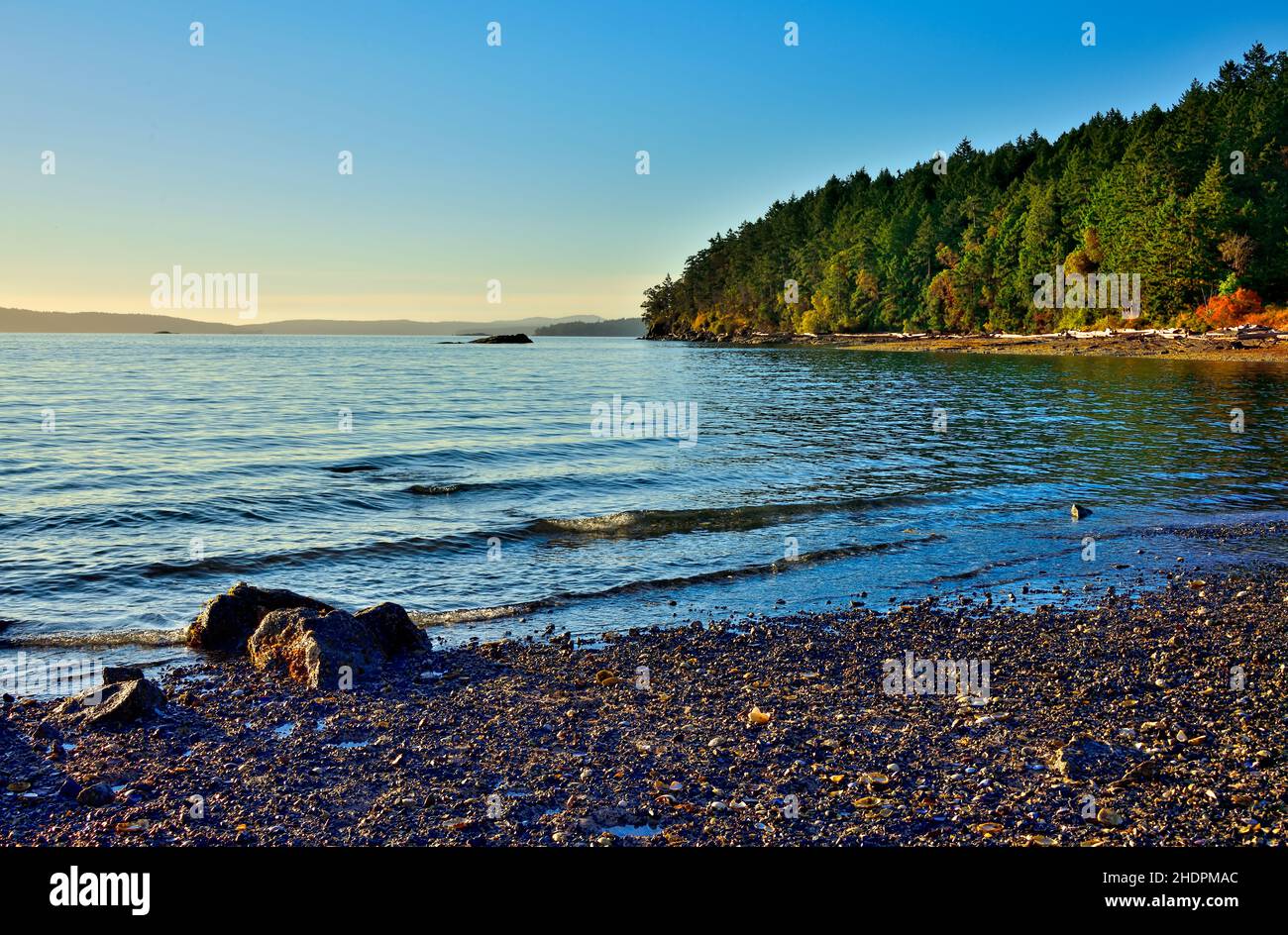 Una hermosa playa en la costa este de la isla de Vancouver en British Columbia Canadá Foto de stock