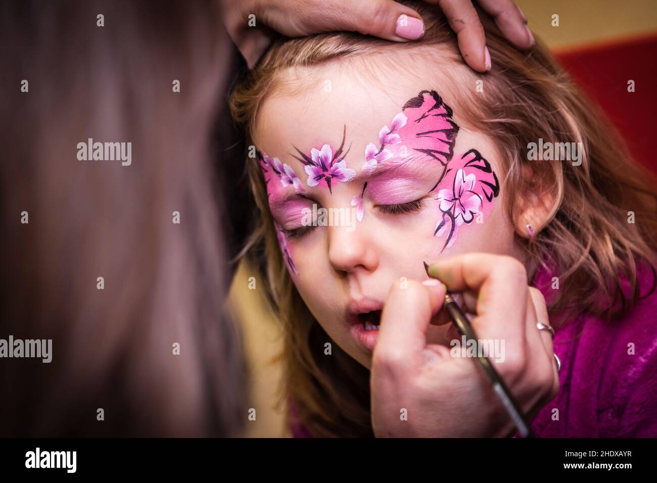 chica, maquillaje, carnaval de niños, chicas, maquillaje, carnavales para  niños Fotografía de stock - Alamy