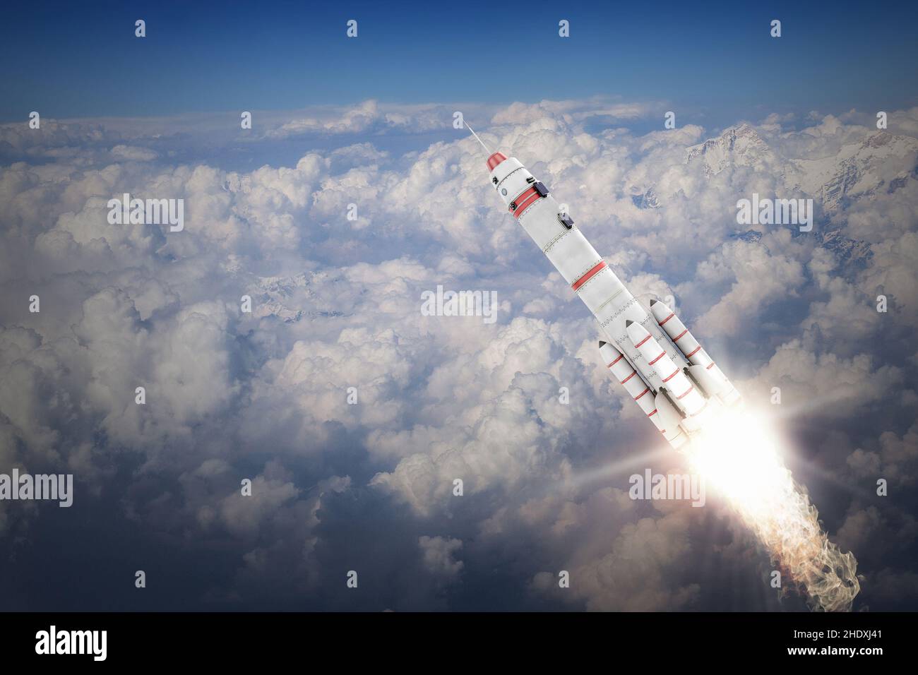 por encima de las nubes, cohete, aeronáutica, nubes, cohetes, espacios Foto de stock