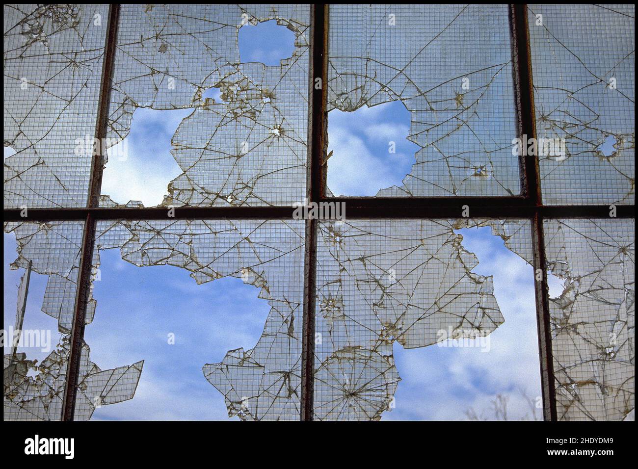 roto, cristal de la ventana, brokens, ventanas Foto de stock
