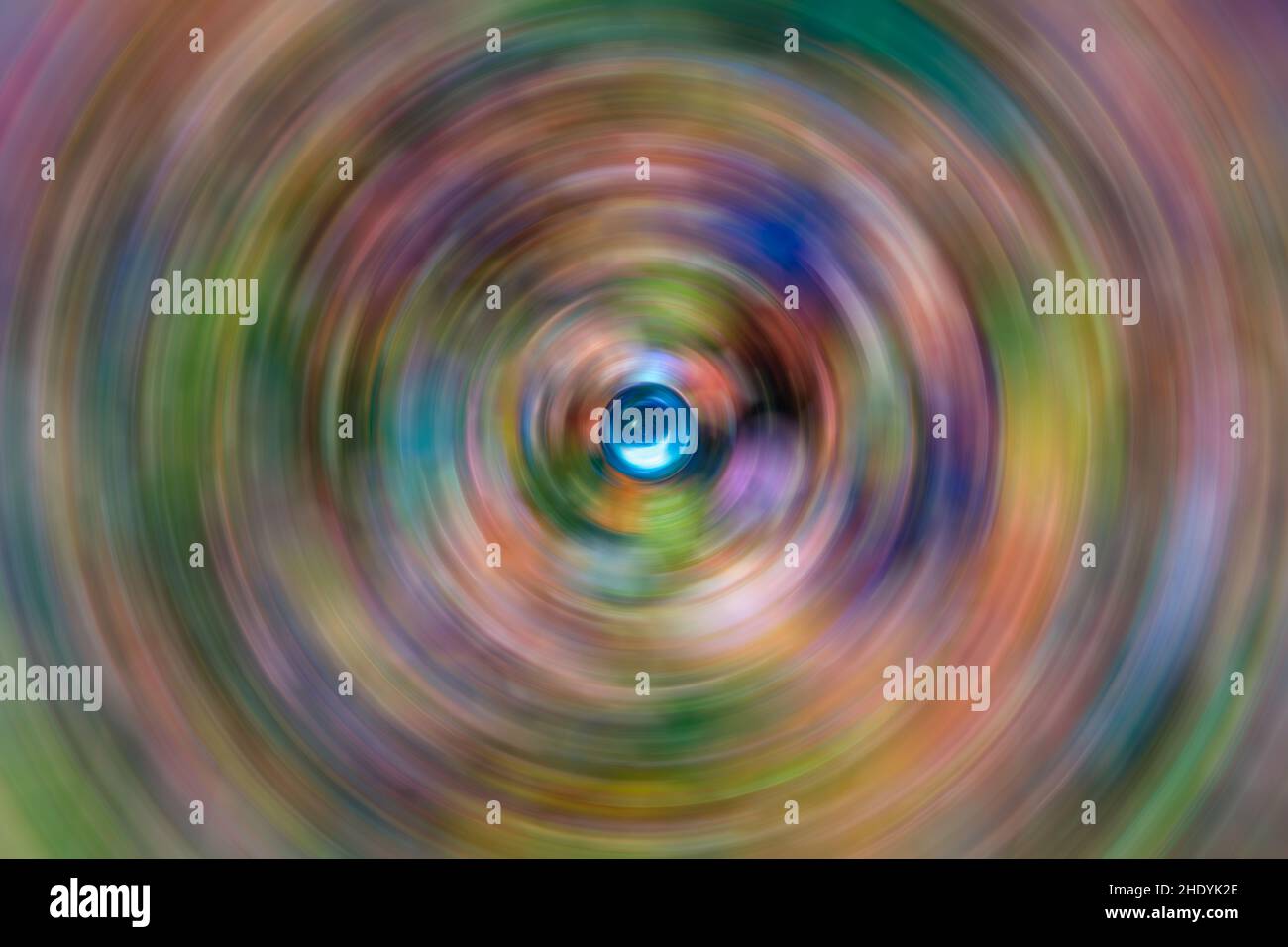Imagen de fondo en color abstracto con canicas borrosas en espiral de enfoque suave Foto de stock