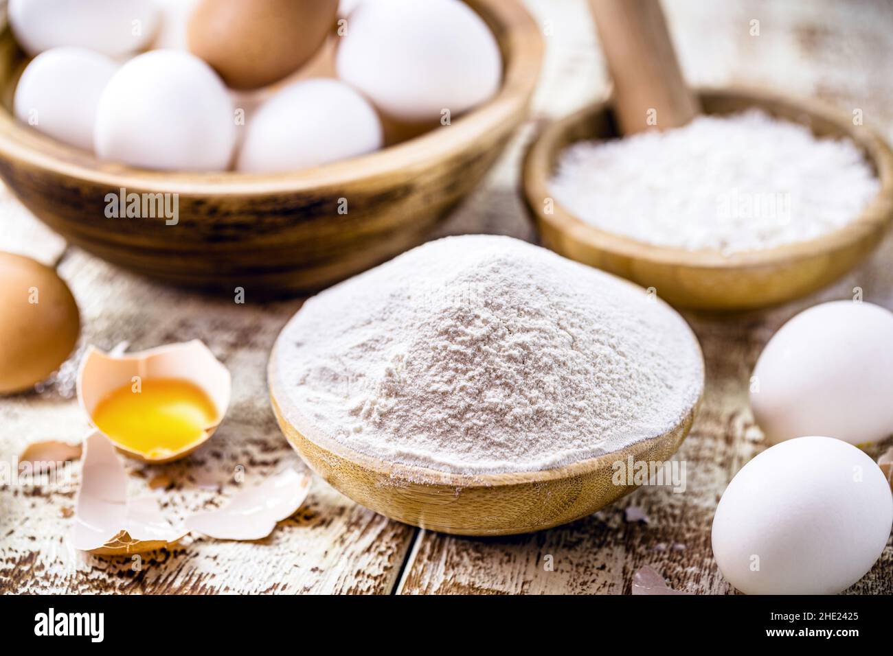 harina casera con cáscara de huevo en polvo, resto de alimentos  reutilizados de forma saludable Fotografía de stock - Alamy
