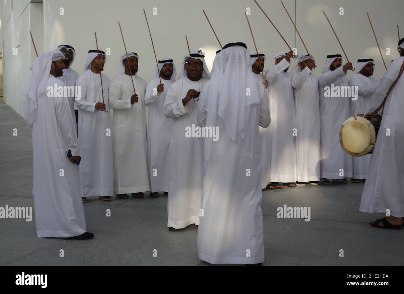 Ropa arabe fotografías e imágenes de alta resolución - Alamy