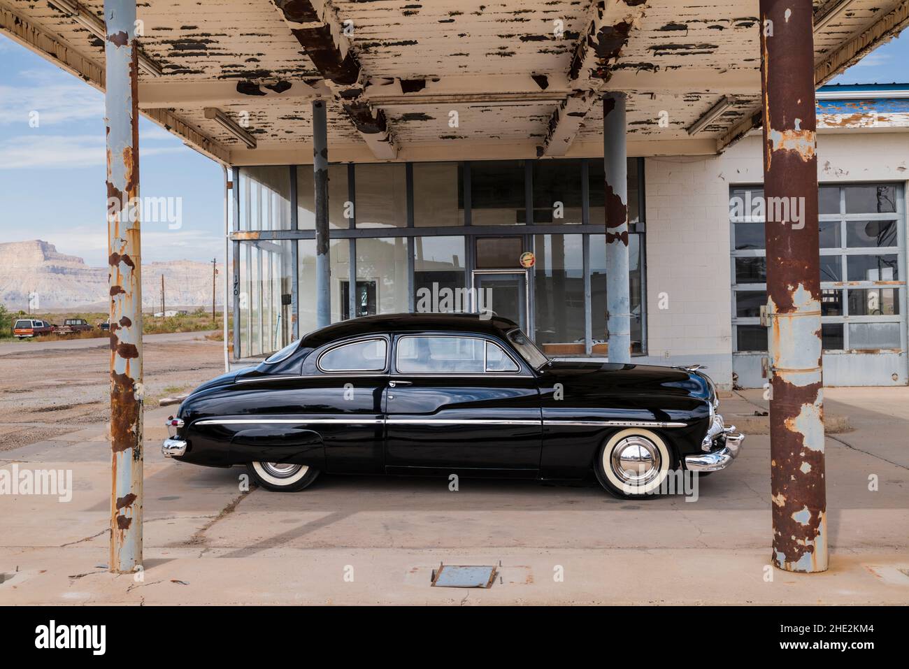 Automóvil de Mercurio negro bellamente restaurado; Green River; Utah; Estados Unidos Foto de stock