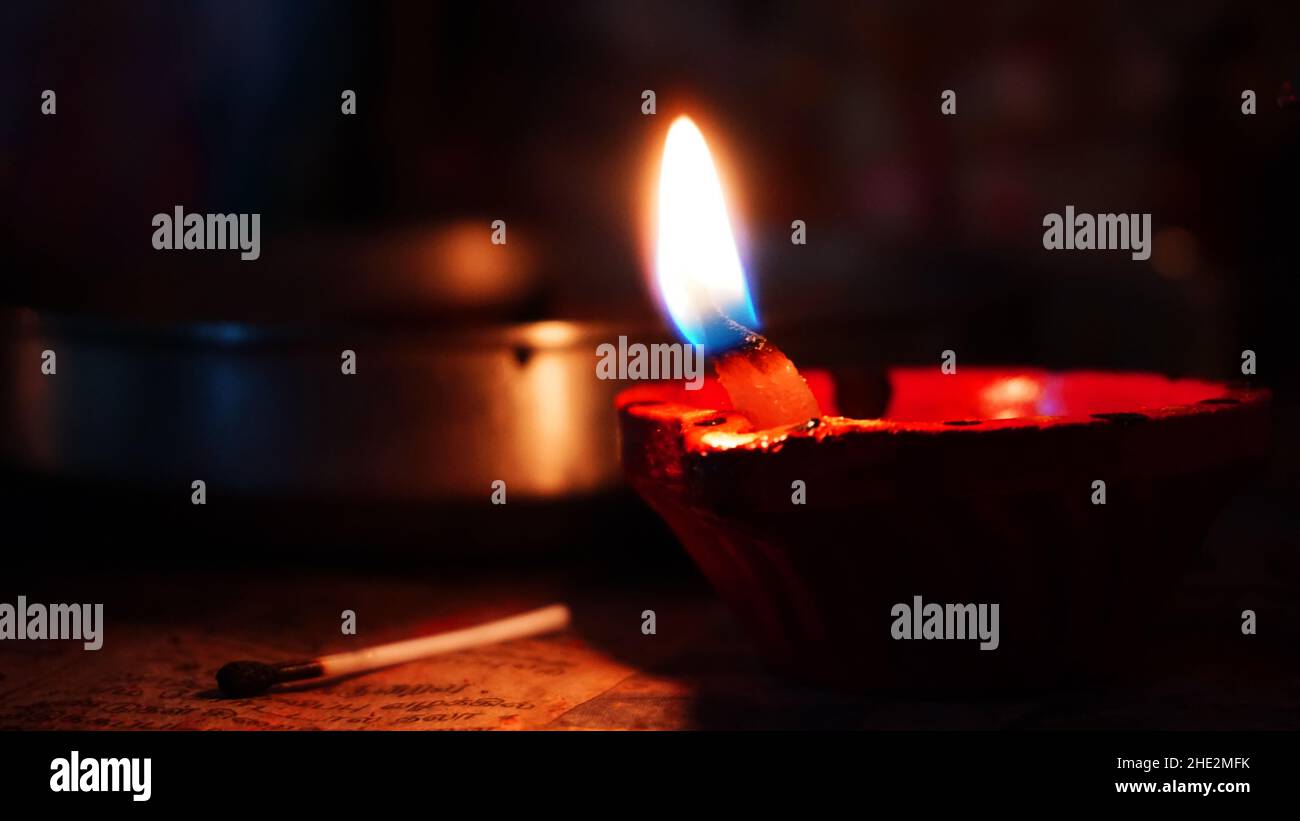 Diwali es un festival de luces y uno de los festivales más importantes celebrados por hindúes, jainistas, sikhs y algunos budistas, notablemente budistas near. El festival Foto de stock