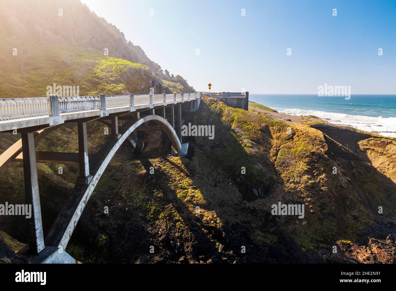 Cocina Chasm Bridge; Devils Churn & Spouting Horn; Océano Pacífico; al sur de Yachats; Oregon, Estados Unidos. Foto de stock