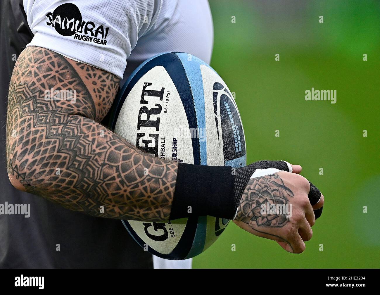 Twickenham, Reino Unido. 08th de Ene de 2022. Premiership Rugby. Harlequins V Exeter Chiefs. El Stoop. Twickenham. Los tatuajes en el brazo de Jack Nowell (Jefes Exeter). Crédito: Deporte en Fotos/Alamy Live News Foto de stock