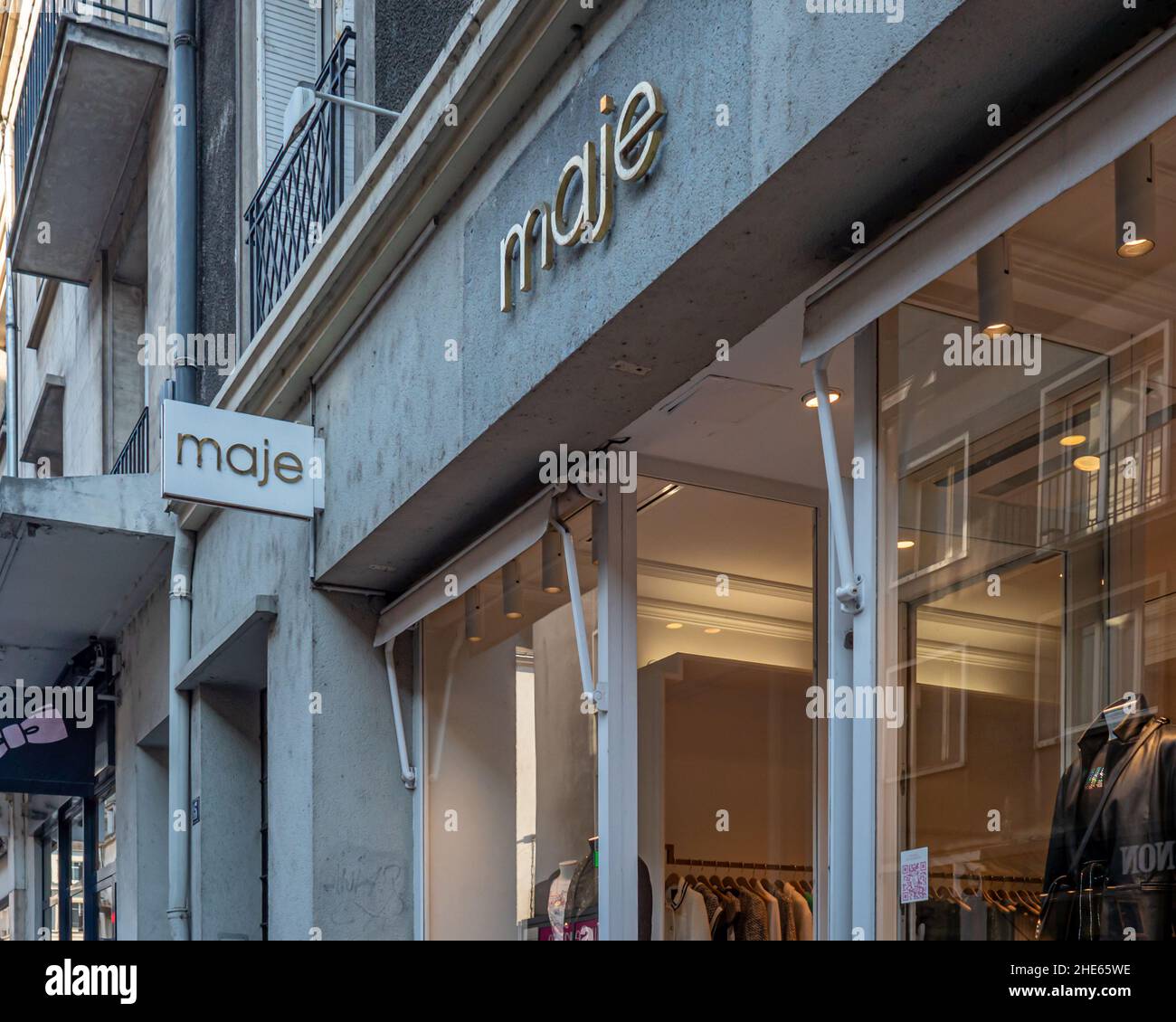 Tienda de ropa maje sale