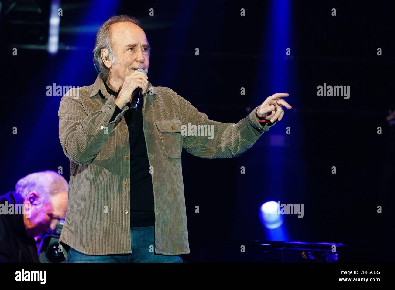 Joan Manuel Serrat actúa en el concierto solidario 'Música con La Palma ...