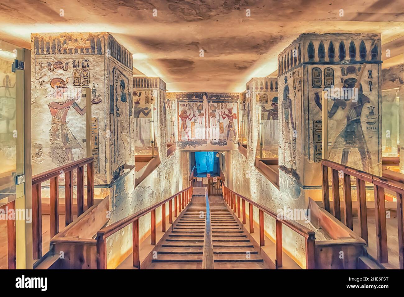 Antigua tumba egipcia en el Valle de los Reyes, Luxor Foto de stock