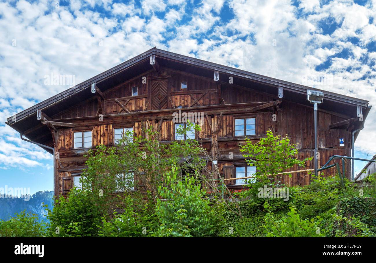 Casa de madera en Pfronten, Allgäu, Bayer, Alemania Foto de stock