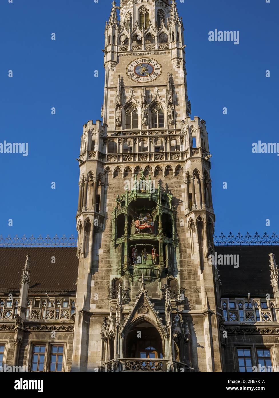 Glockenspiel en el nuevo ayuntamiento, Munich, Baviera, Alemania Foto de stock