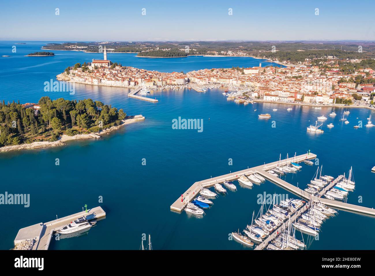 Un atractivo disparo aéreo de Rovinj, Istria, croacia Foto de stock