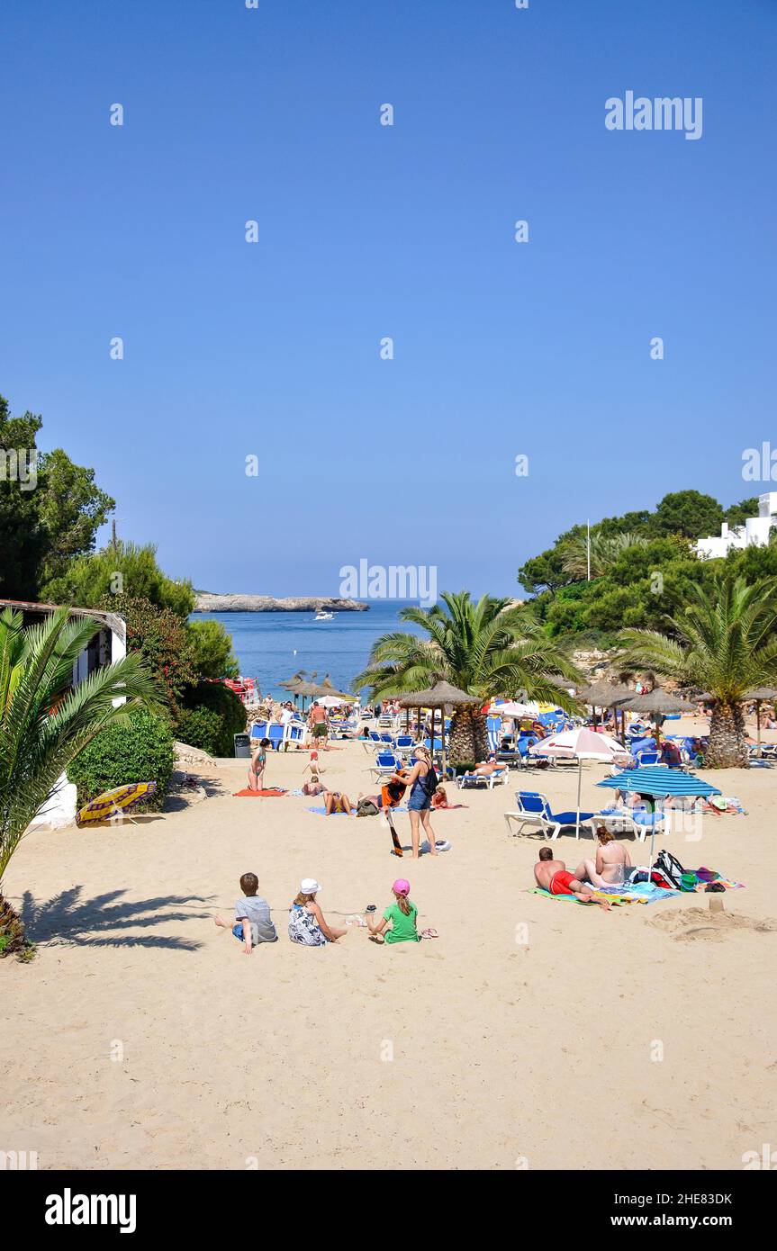 Vista a la playa, Caló des Pou, Cala d’Or, Municipio de Santanyi, Mallorca (Mallorca), Islas Baleares, España Foto de stock