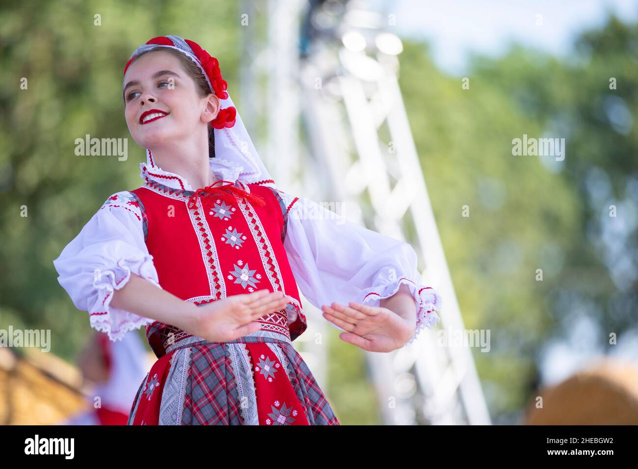 Traje nacional bielorruso fotografías e imágenes de alta resolución - Alamy