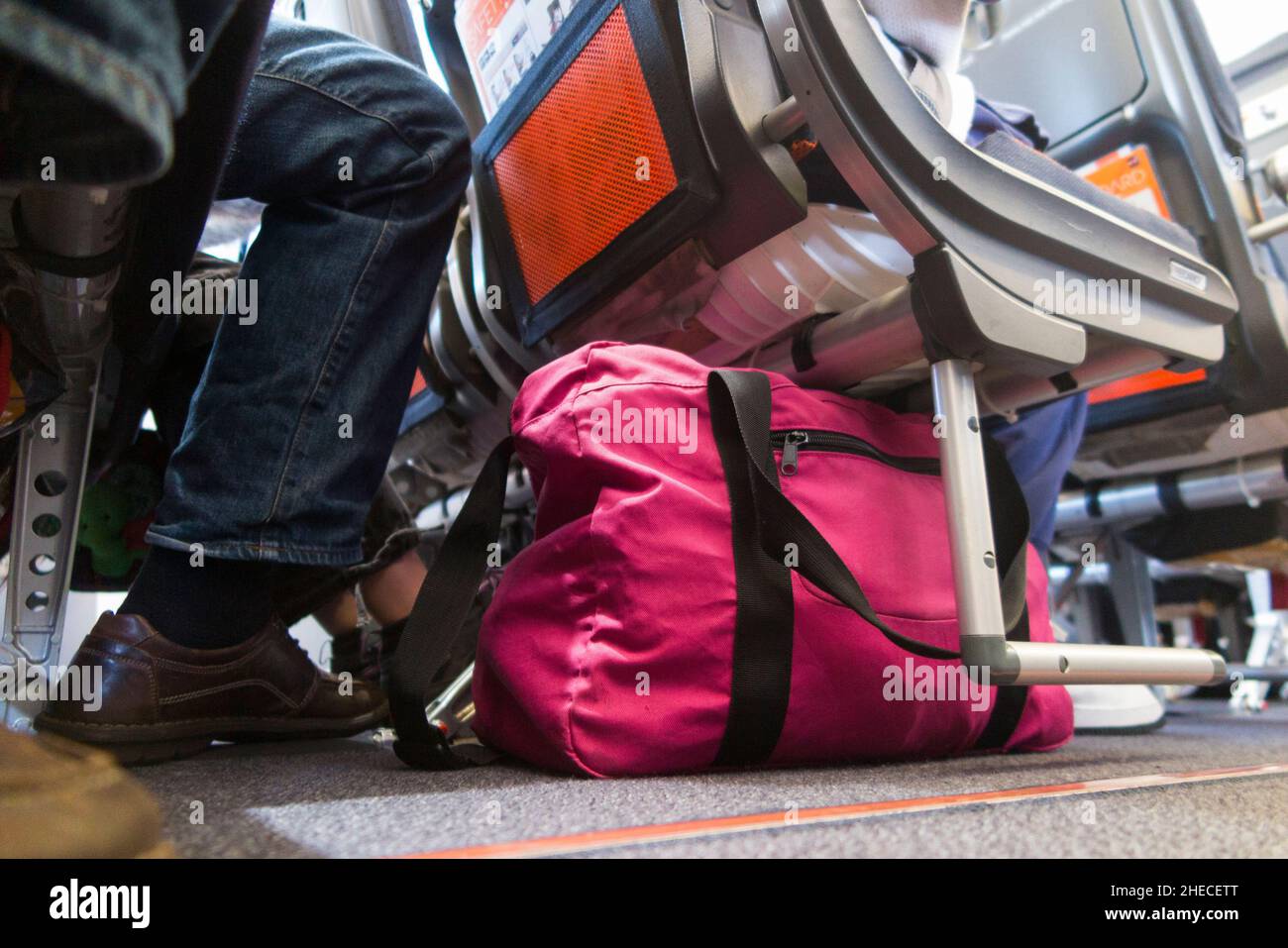 Equipaje de mano fotografías e imágenes de alta resolución - Alamy