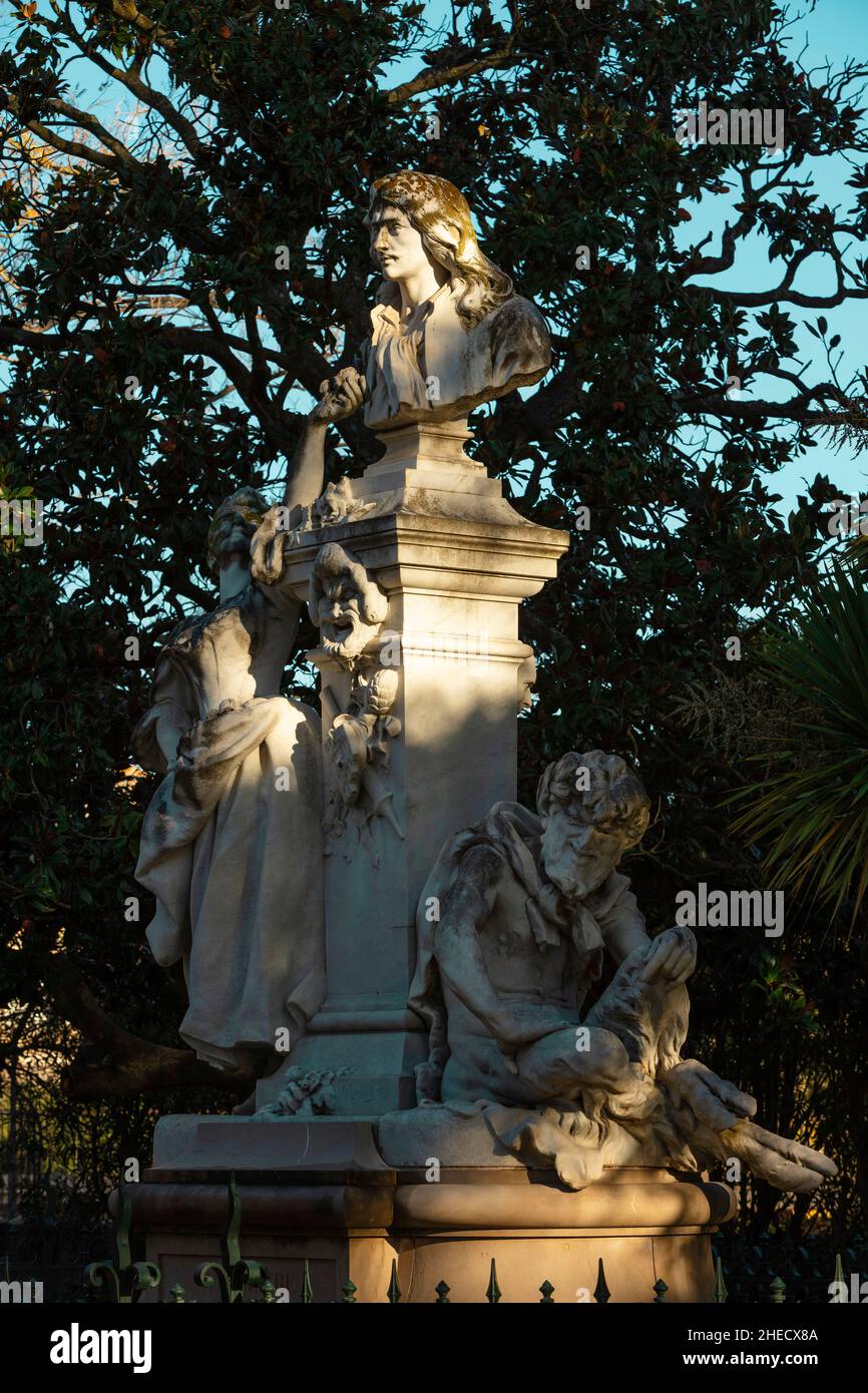 Francia, Herault, Pezenas, estatua que representa Moliere Foto de stock