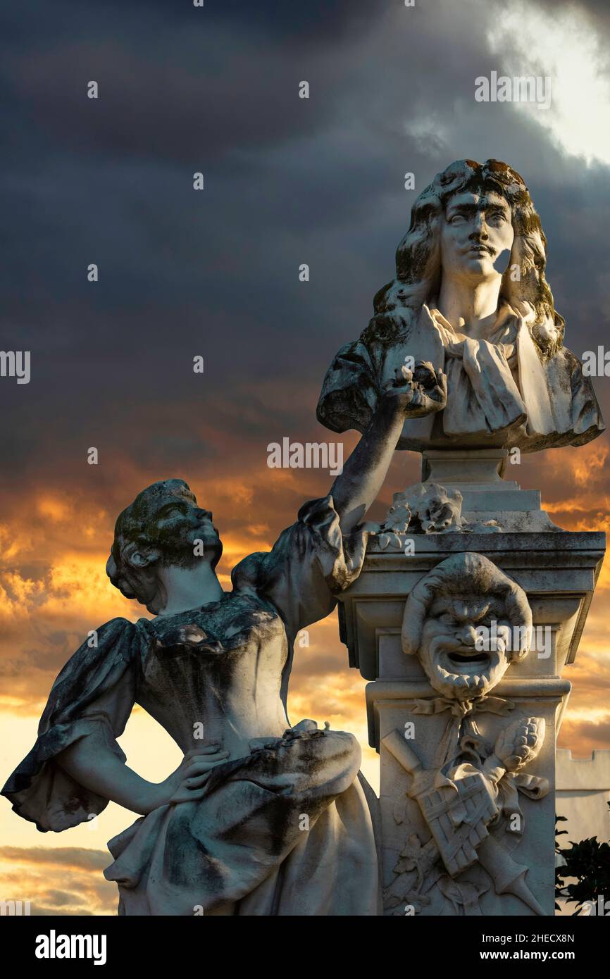 Francia, Herault, Pezenas, estatua que representa Moliere Foto de stock