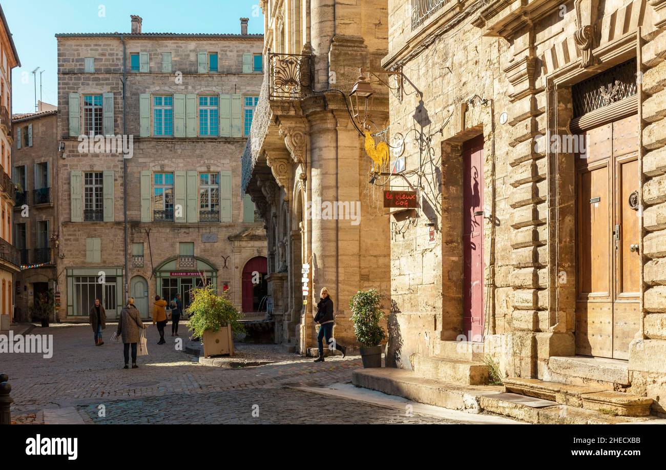 Francia, Hérault, Pezenas, fachada de un antiguo edificio histórico Foto de stock