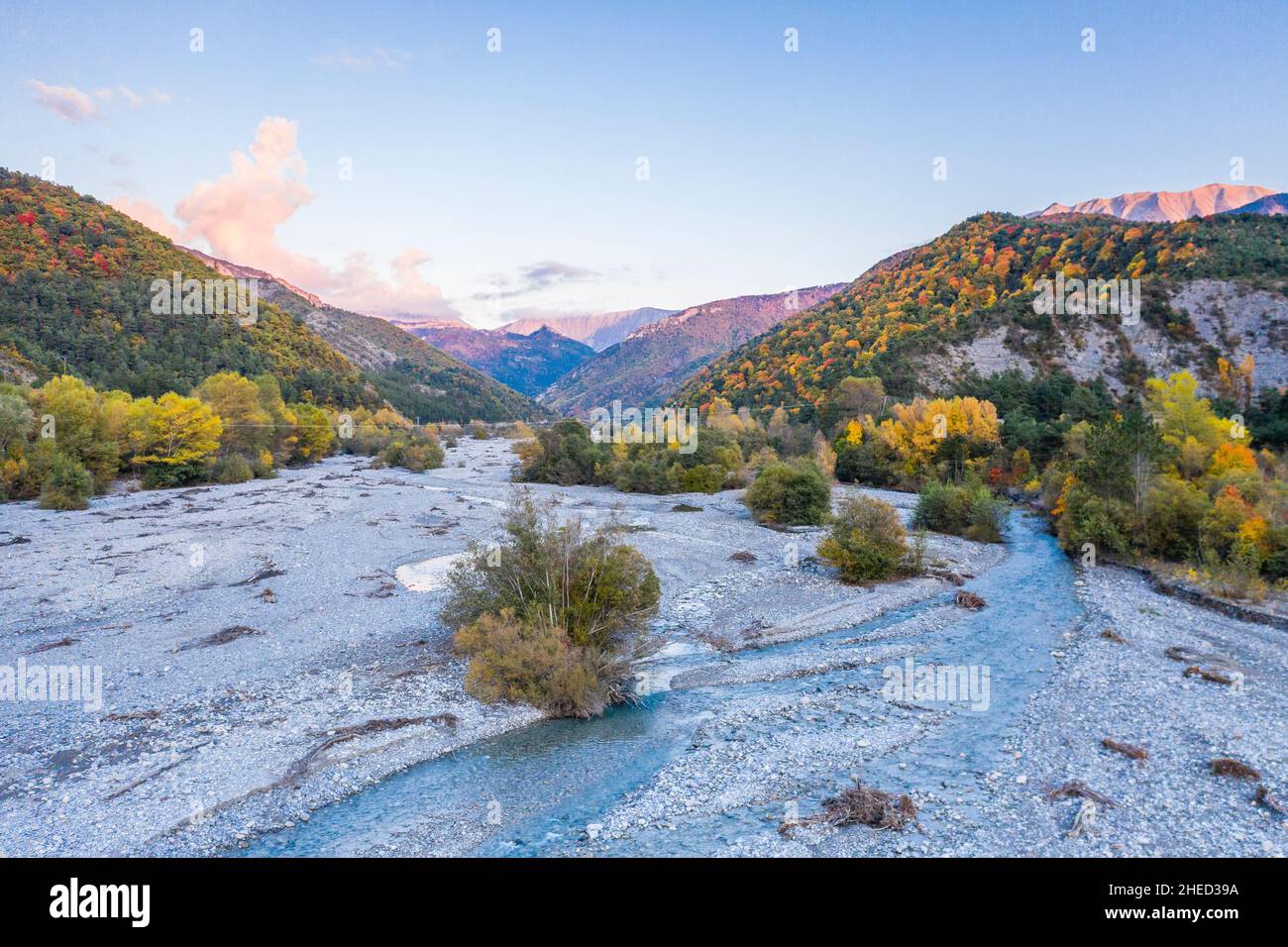 Francia, Alpes de Haute Provence, Reserva natural geologique de Haute Provence, La Javie, alto valle de Foto de stock