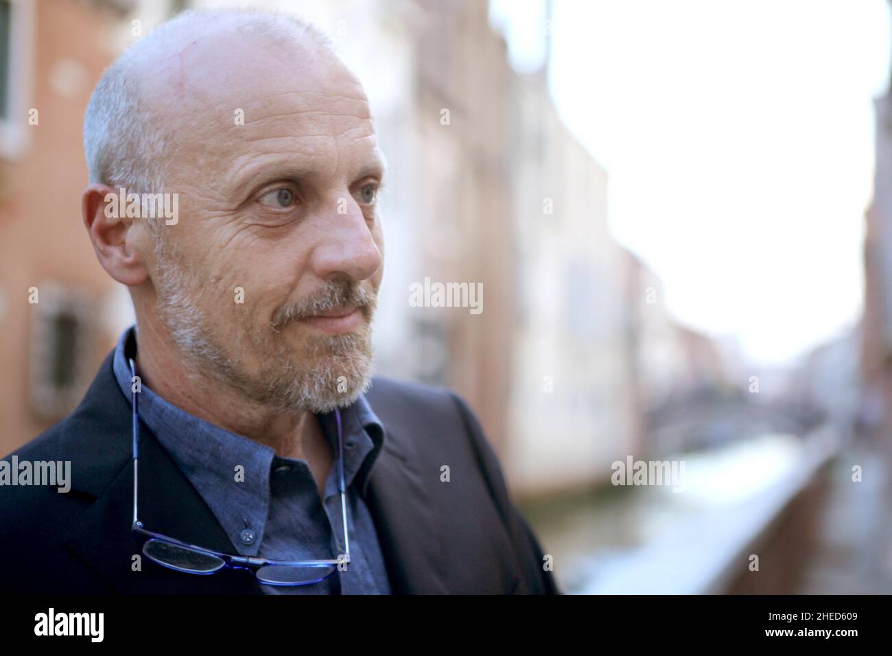 Retratos de Marco Paolini durante una cena de caridad de la Fundación Internacional de Venecia. Venecia Italia, 25 de junio de 2012. Foto de stock