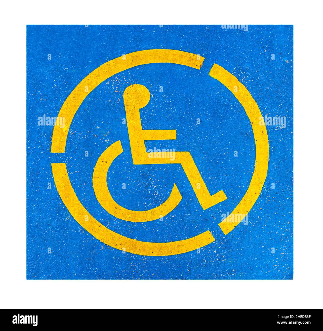 Cartel de estacionamiento amarillo handicap en asfalto, personas con discapacidades Foto de stock