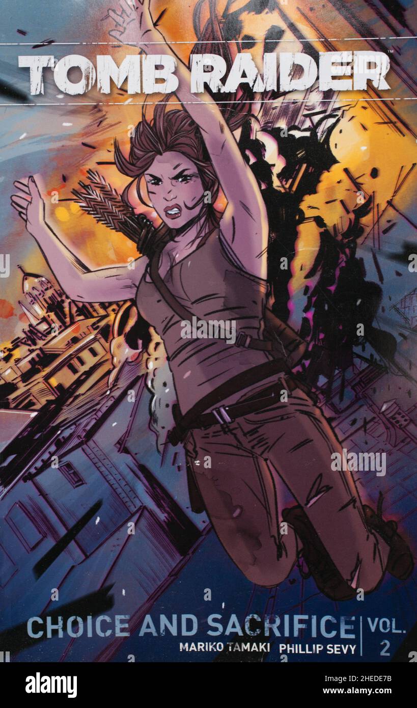 La novela gráfica Tomb Raider, Choice and Sacrifice de Mariko Tamaki y Phillip Sevy Foto de stock