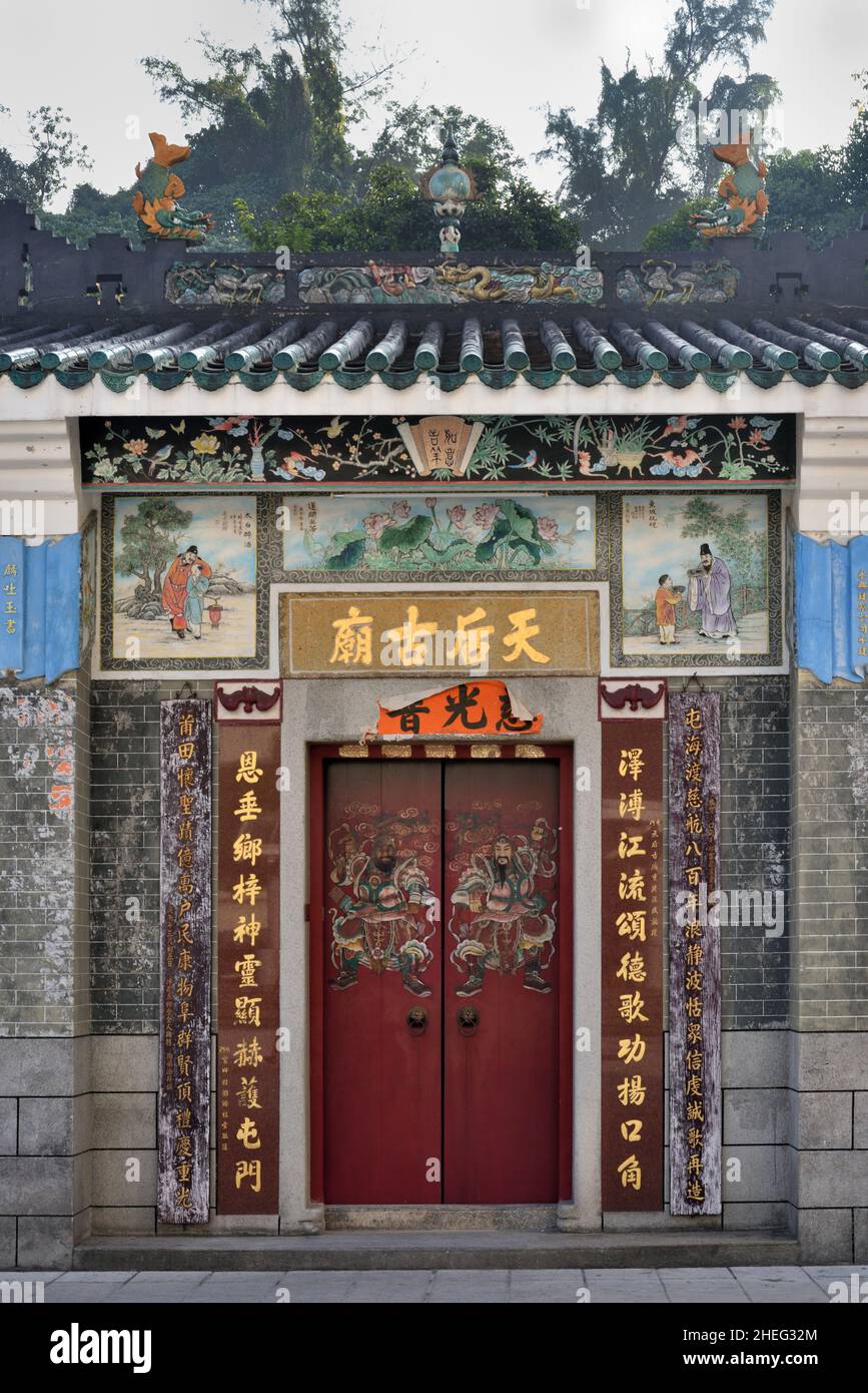 Puerta del Templo de Tin Hau, Tuen Mun, Hong Kong Foto de stock