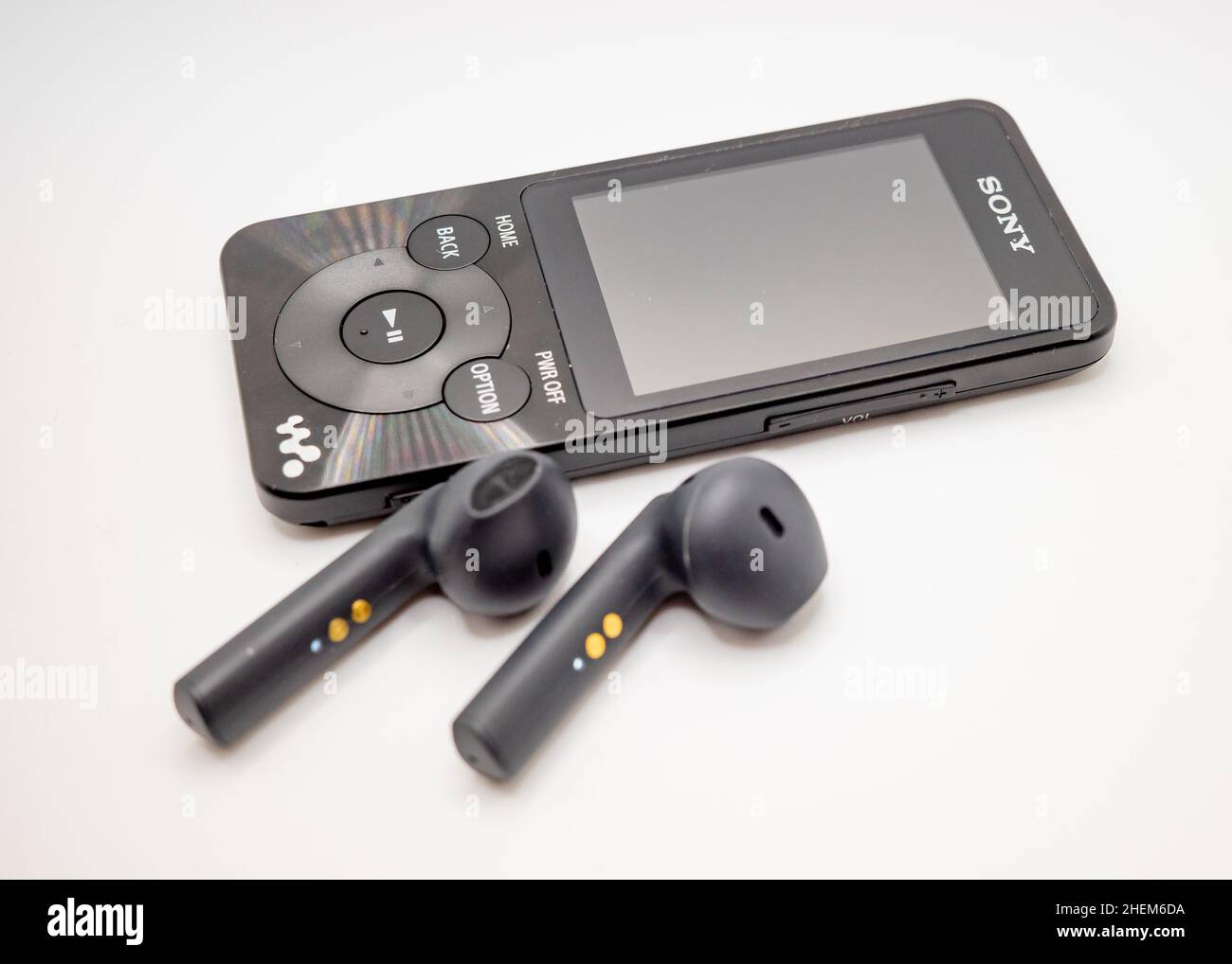 Sony player headphones fotografías e imágenes de alta resolución - Alamy