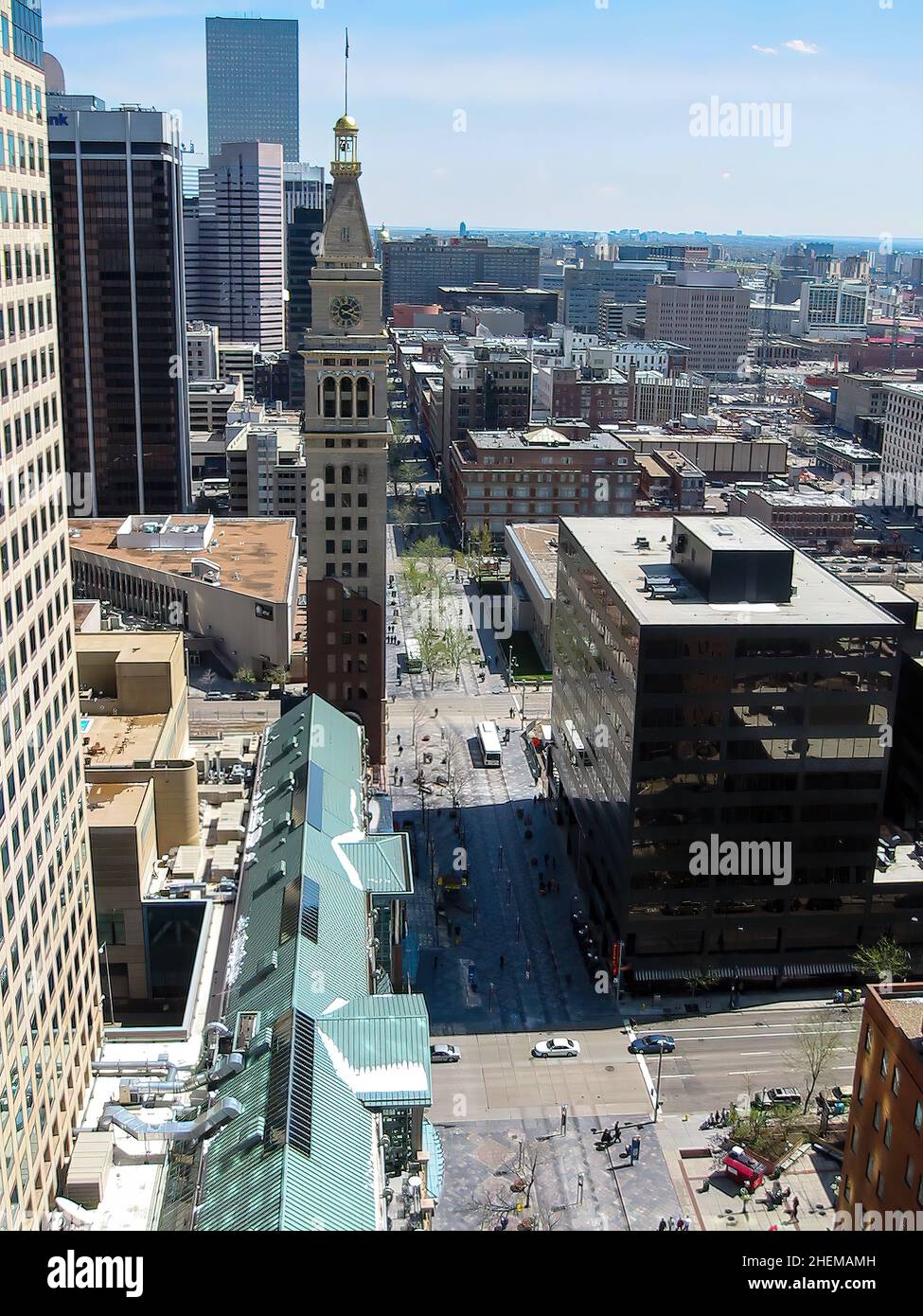 Mirando al otro lado del horizonte urbano de Denver, Colorado, Estados Unidos Foto de stock