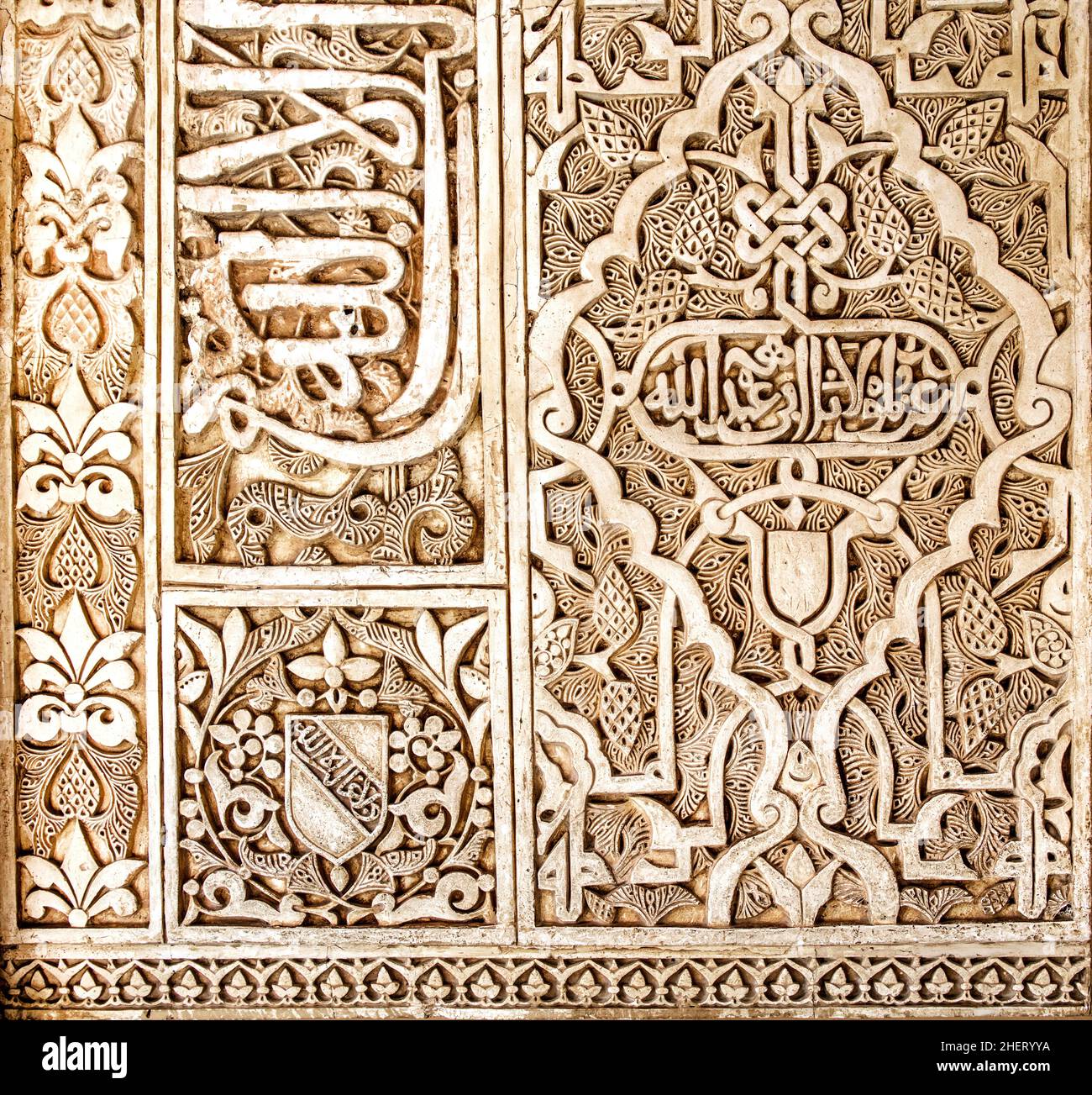 Decoraciones de estuco, Palacio de los Leones, Palacio de los Leones, con las cámaras privadas de la familia real, palacios nazaríes, Alhambra, Granada Foto de stock