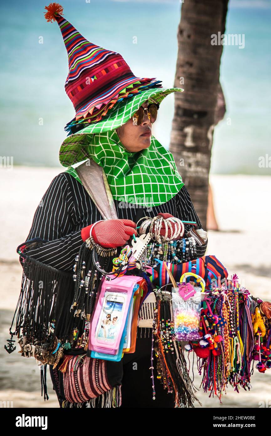 Ropa de playa para mujer fotografías e imágenes de alta resolución - Alamy