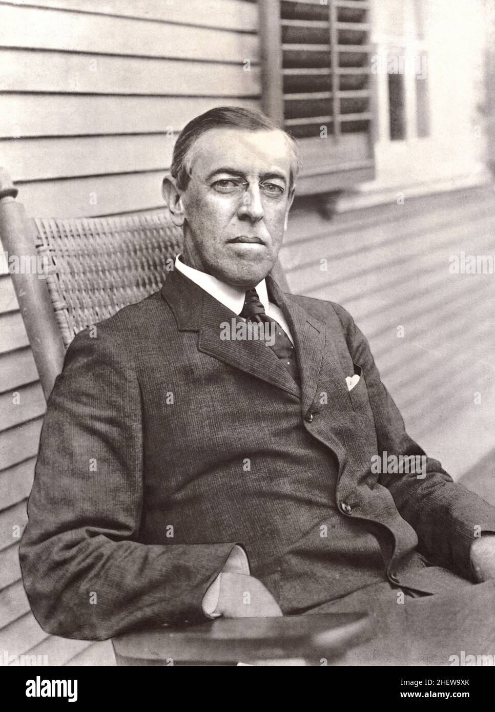Woodrow Wilson, retrato sentado de media longitud durante la campaña para el Gobernador de Nueva Jersey, Artista No Identifiada, 1910 Foto de stock