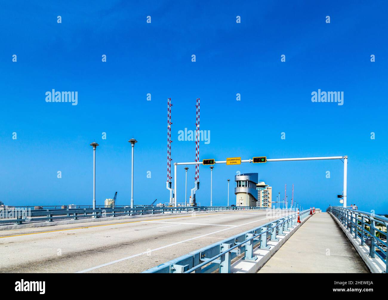 Dibuje un puente en el puerto de Fort Lauderdale, Florida Foto de stock