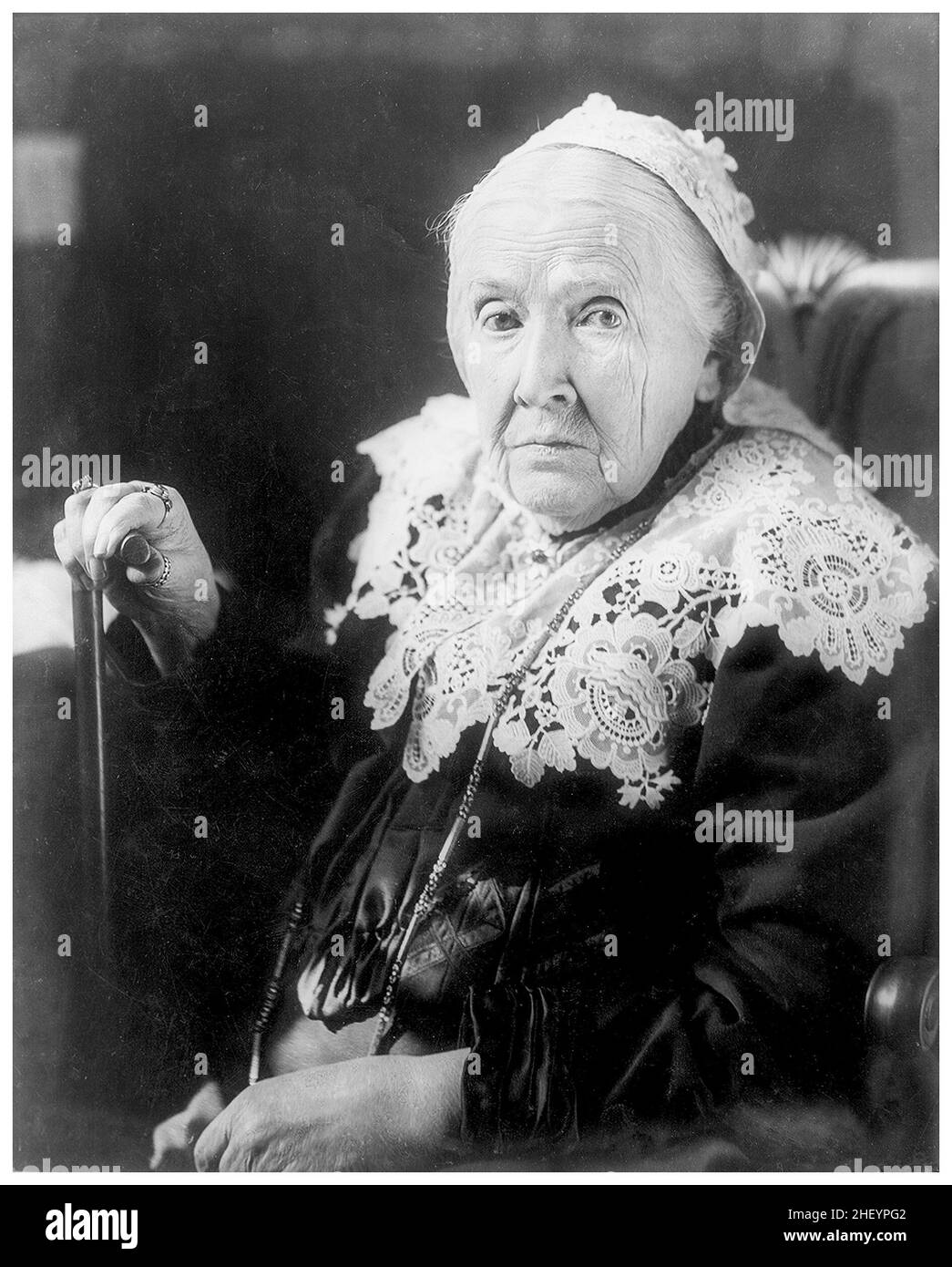 Julia Ward Howe (1819-1910), poeta estadounidense, autora, abolicionista y activista social por el sufragio femenino, fotografía de retrato alrededor de 1908 Foto de stock
